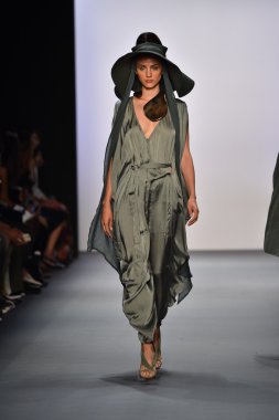  Nicholas K İlkbahar 2017 New York Moda Haftası defilesi