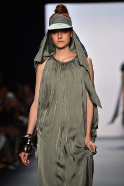  Nicholas K İlkbahar 2017 New York Moda Haftası defilesi