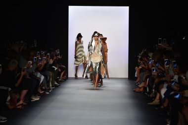 Nicholas K İlkbahar 2017 New York Moda Haftası defilesi