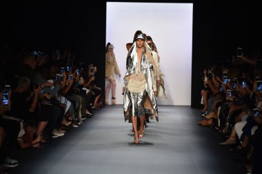 Nicholas K İlkbahar 2017 New York Moda Haftası defilesi