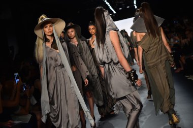 Nicholas K İlkbahar 2017 New York Moda Haftası defilesi