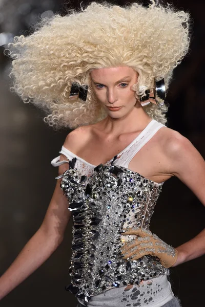 Pokaz mody Blonds wykonane Fashion Week — Zdjęcie stockowe