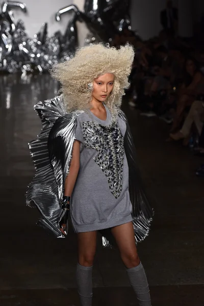 The Blonds fashion show during MADE Fashion Week — Stock Photo, Image