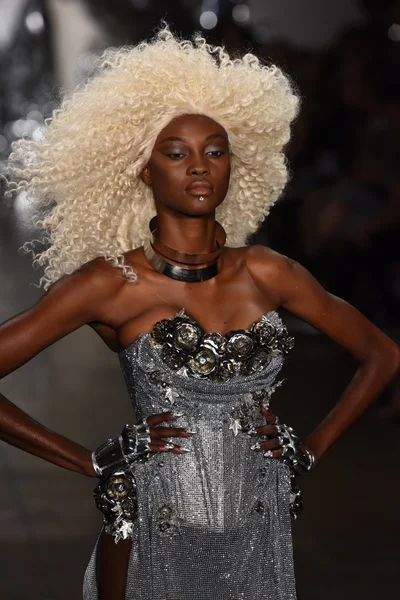 Le défilé Blonds pendant la Fashion Week MADE — Photo