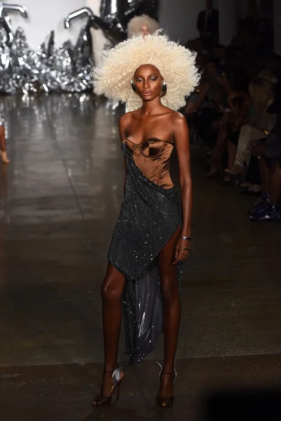 The Blonds fashion show during MADE Fashion Week — Stock Photo, Image