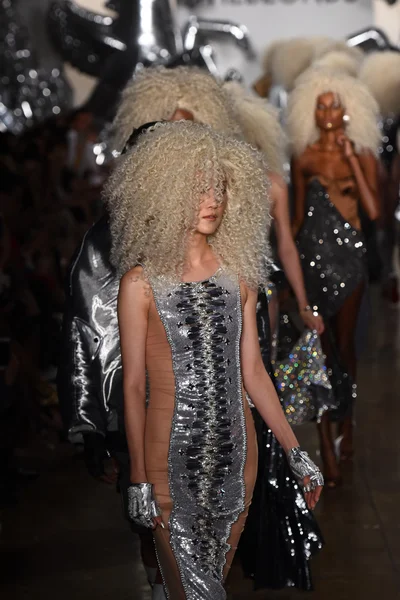 El desfile de moda Blonds durante MADE Fashion Week —  Fotos de Stock