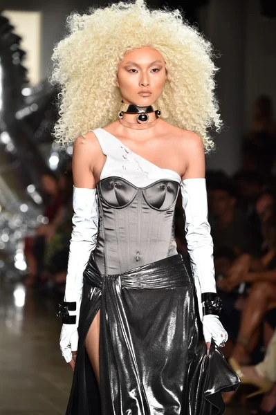 Le défilé Blonds pendant la Fashion Week MADE — Photo