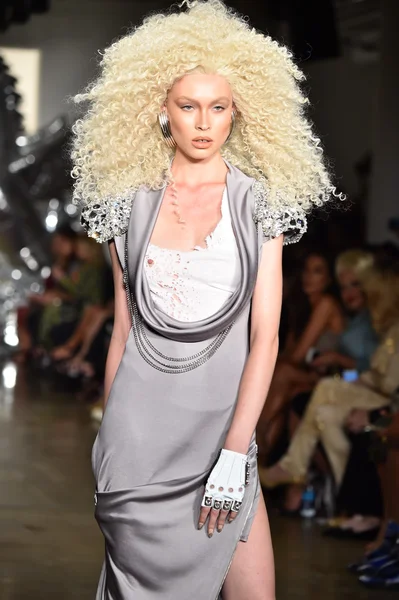 The Blonds fashion show during MADE Fashion Week — Stock Photo, Image