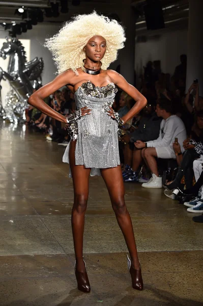 The Blonds fashion show — Stock Photo, Image