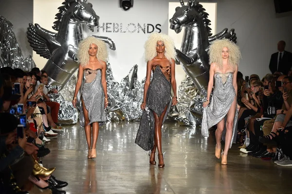 Le défilé Blonds pendant la Fashion Week MADE — Photo