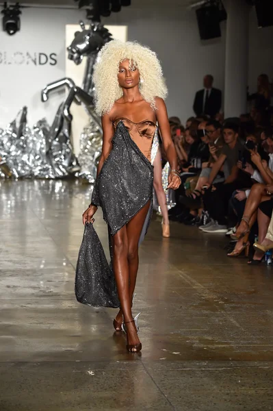 The Blonds fashion show — Stock Photo, Image