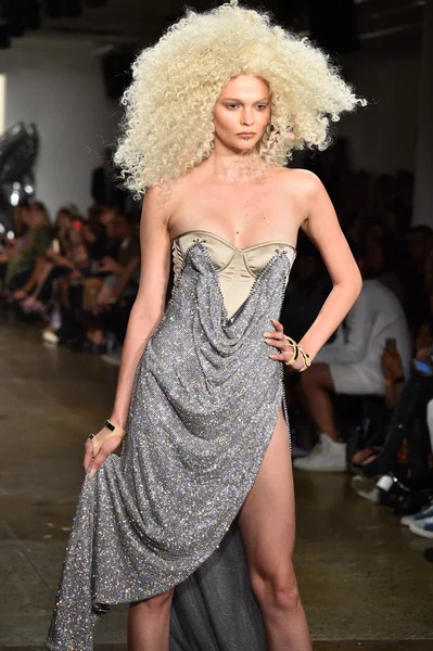 De modeshow Blonds — Stockfoto