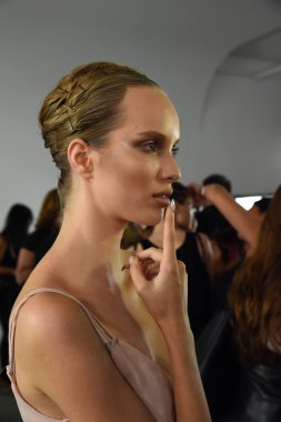  Blonds gösterisi sırasında sahne arkası