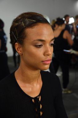  Blonds gösterisi sırasında sahne arkası