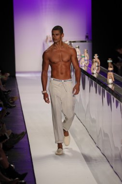 Kyboe! Defile sırasında New York Moda Haftası