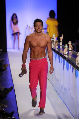 Kyboe! Defile sırasında New York Moda Haftası