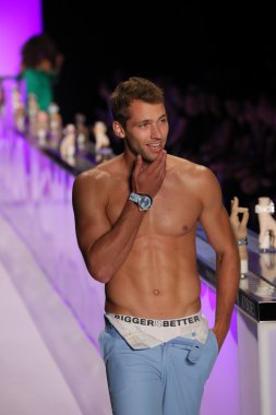 Kyboe! Defile sırasında New York Moda Haftası