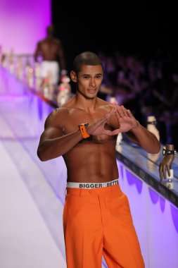 Kyboe! Defile sırasında New York Moda Haftası