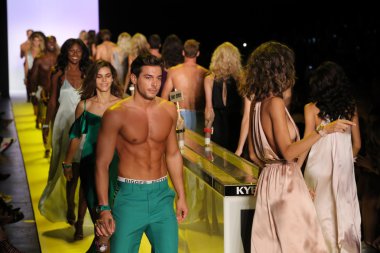  Kyboe! Defile sırasında New York Moda Haftası