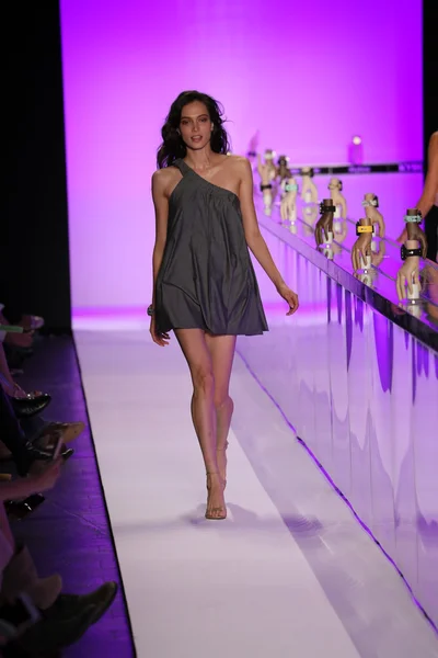 Kyboe! divatbemutató során New York Fashion Week — Stock Fotó