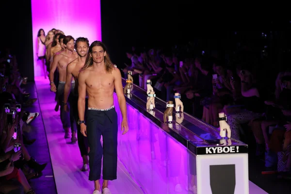 ¡KYBOE! desfile de moda durante la Semana de la Moda de Nueva York — Foto de Stock