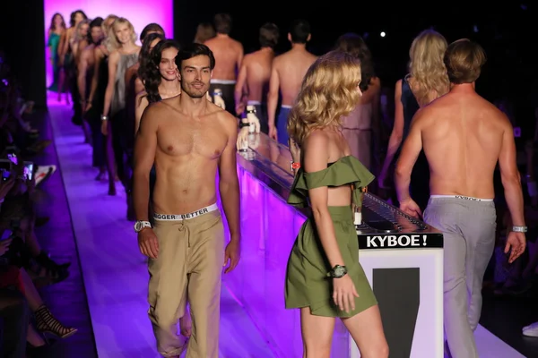 Συλλογή της KYBOE! επίδειξη μόδας κατά τη διάρκεια της εβδομάδας μόδας της Νέας Υόρκης — Φωτογραφία Αρχείου