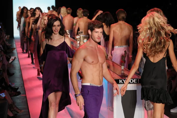 ¡KYBOE! desfile de moda durante la Semana de la Moda de Nueva York — Foto de Stock