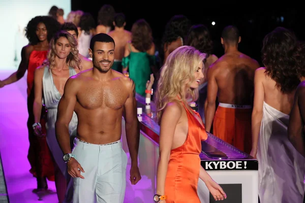 Kyboe! Defile sırasında New York Moda Haftası — Stok fotoğraf