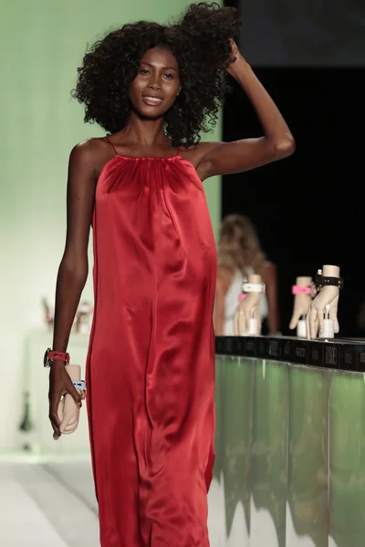 Kibue! sfilata di moda durante la New York Fashion Week — Foto Stock