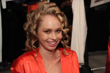 Kyboe önce sahne arkasında! moda gösterisi