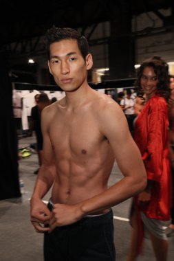  Kyboe önce sahne arkasında! moda gösterisi