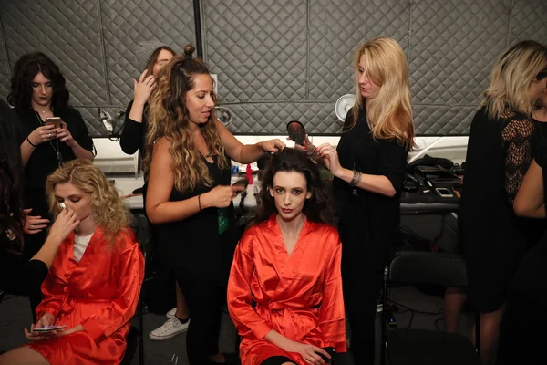 Nos bastidores antes do KYBOE! desfile de moda — Fotografia de Stock