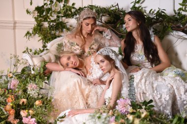 Claire Pettibone Four Seasons Koleksiyonu Vitrini 