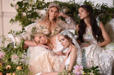 Claire Pettibone Four Seasons Koleksiyonu Vitrini 