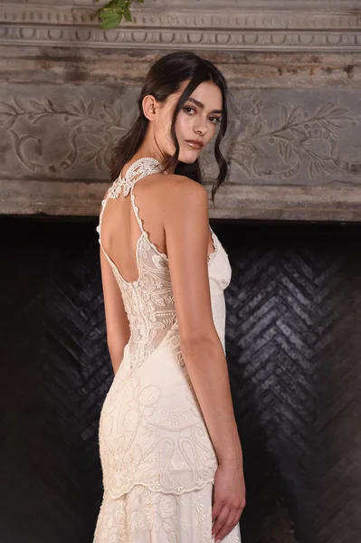 Claire Pettibone vier seizoenen catalogus fotoshoot — Stockfoto