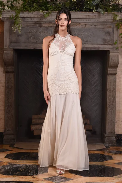 Claire Pettibone fyra säsonger katalog fotosession — Stockfoto