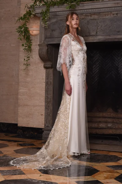 Claire Pettibone Four Seasons Catalog Photo Shoot — Stock Photo, Image