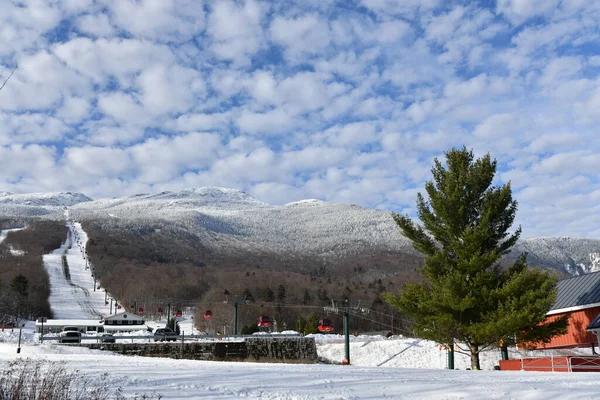 Wyciąg Gondolowy Ośrodku Narciarskim Stowe Vermont Widok Stoki Górskie Mansfield — Zdjęcie stockowe