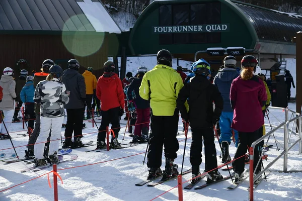 Fourrunner Quad Lift Stowe Ski Resort Vermont Skiers Lines December — Stock Photo, Image