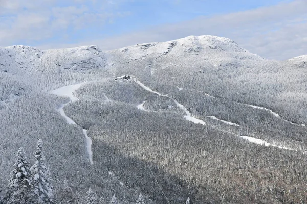 Stowe Ski Resort Vermont Utsikt Över Mansfield Bergssluttningar December Nysnö — Stockfoto