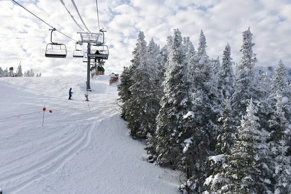 Sessellift Mit Menschen Skigebiet Stowe Vermont Blick Auf Die Berghänge — Stockfoto