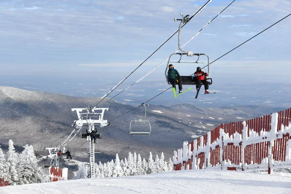 Telesilla Con Gente Estación Esquí Stowe Vermont Vista Las Pistas — Foto de Stock