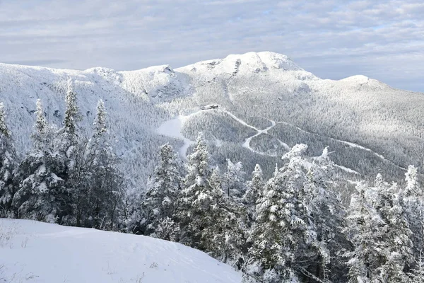 Stowe Ski Resort Vermont Utsikt Över Mansfield Bergssluttningar December Nysnö — Stockfoto