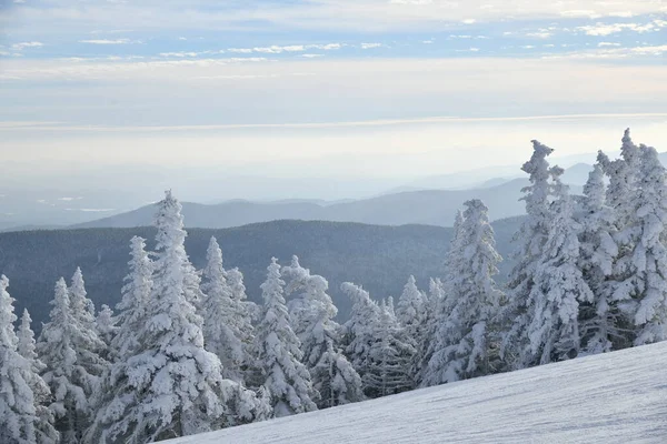 Vista Panorámica Las Pistas Esquí Con Nieve Fresca Desde Cubierta —  Fotos de Stock