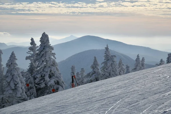 Panoramisch Uitzicht Skipistes Met Verse Sneeuw Vanaf Het Octagon Cafe — Stockfoto