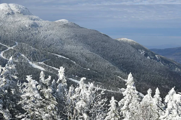 Stowe Ski Resort Vermontu Pohled Mansfieldské Horské Svahy Prosinec Čerstvý — Stock fotografie
