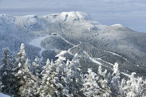 Stowe Ski Resort Vermont Utsikt Över Mansfield Bergssluttningar December Nysnö — Stockfoto
