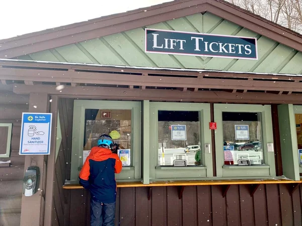 Elevador Bilhetes Estande Janelas Resort Stowe Mountain — Fotografia de Stock