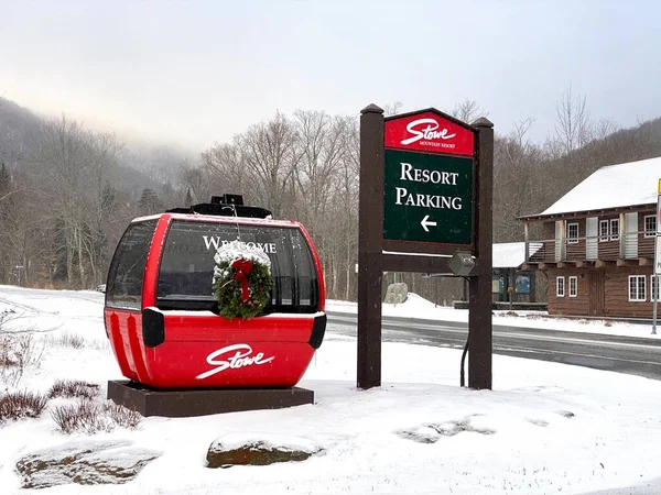 Welcome Stowe Mountain Resort Sign Gondola Cabin Peak Mansfield Parking — Stock Photo, Image