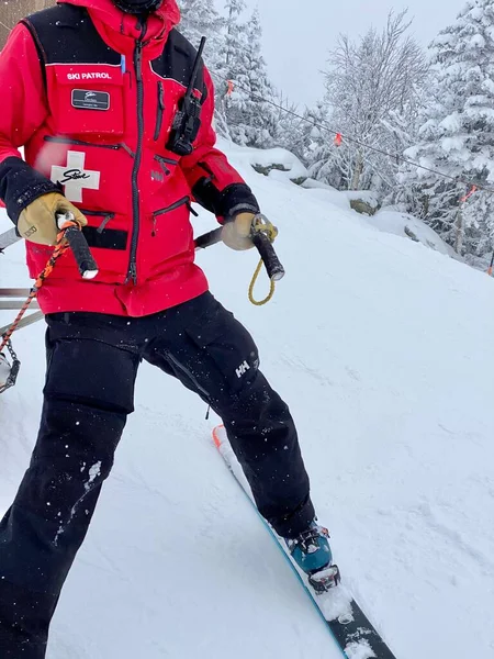 Ski Patrol Training Progress Stowe Mountain Resort December 2020 — 图库照片